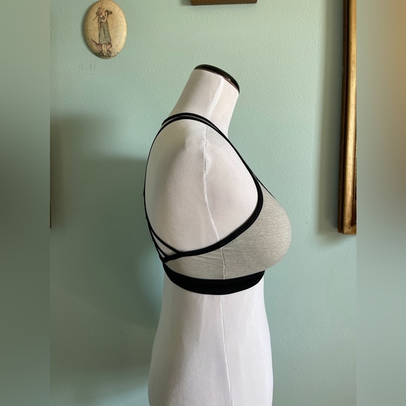 Victoria’s Secret Ultimate Push Up front zip sports bra size Small - Picture 2 of 8